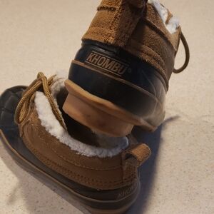 Khombu Tan Brown Suede Shearling-Lined Duck Boots